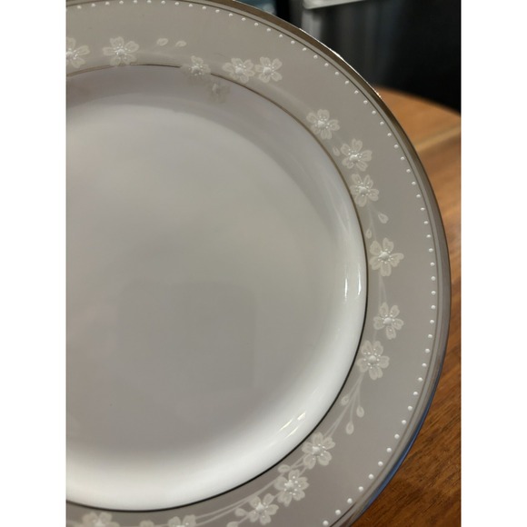 LENOX BELLINA  - PLATINUM TRIM‎ - BREAD & BUTTER PLATE 6 1/4"  - 4 Available - Picture 2 of 4
